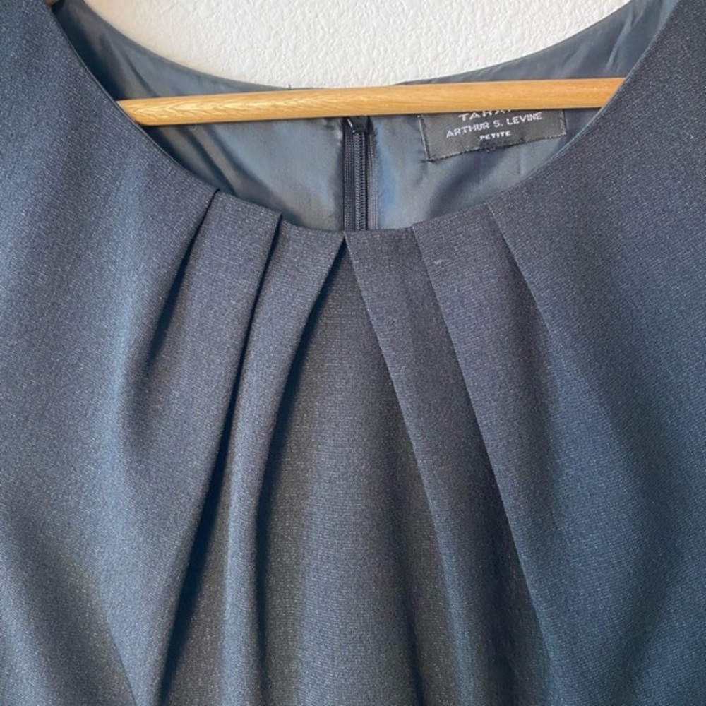 TAHARI KNEE LENGTH BLACK DRESS‎ WOMENS SIZE 8 - Picture 3 of 8
